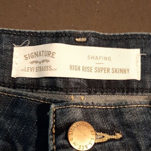 Levi Strauss Shaping High Rise Super Skinny Jeans - Picture 3 of 10